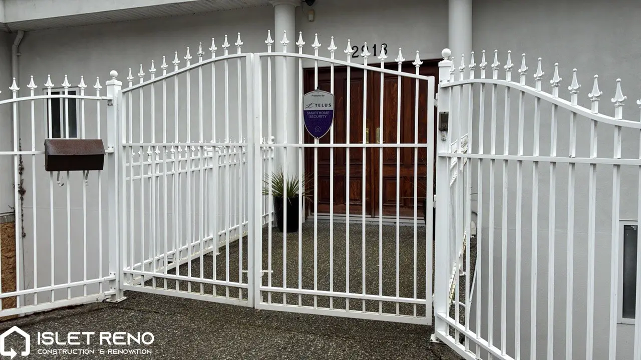 Ornamental Powder-Coated Aluminum Security Gate & Fence